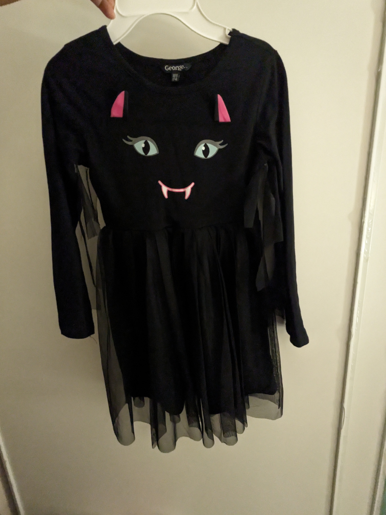 Girl Dracula dress for Halloween $10 size M (7/8)