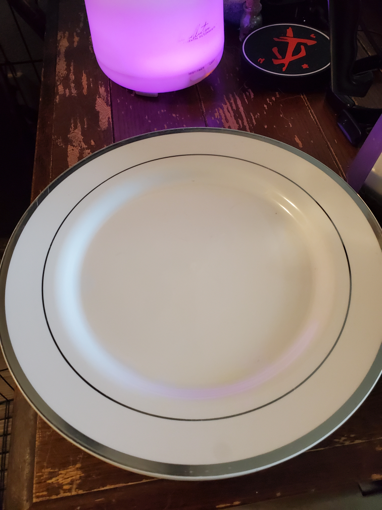 Reusable Plastic Plates thumbnail