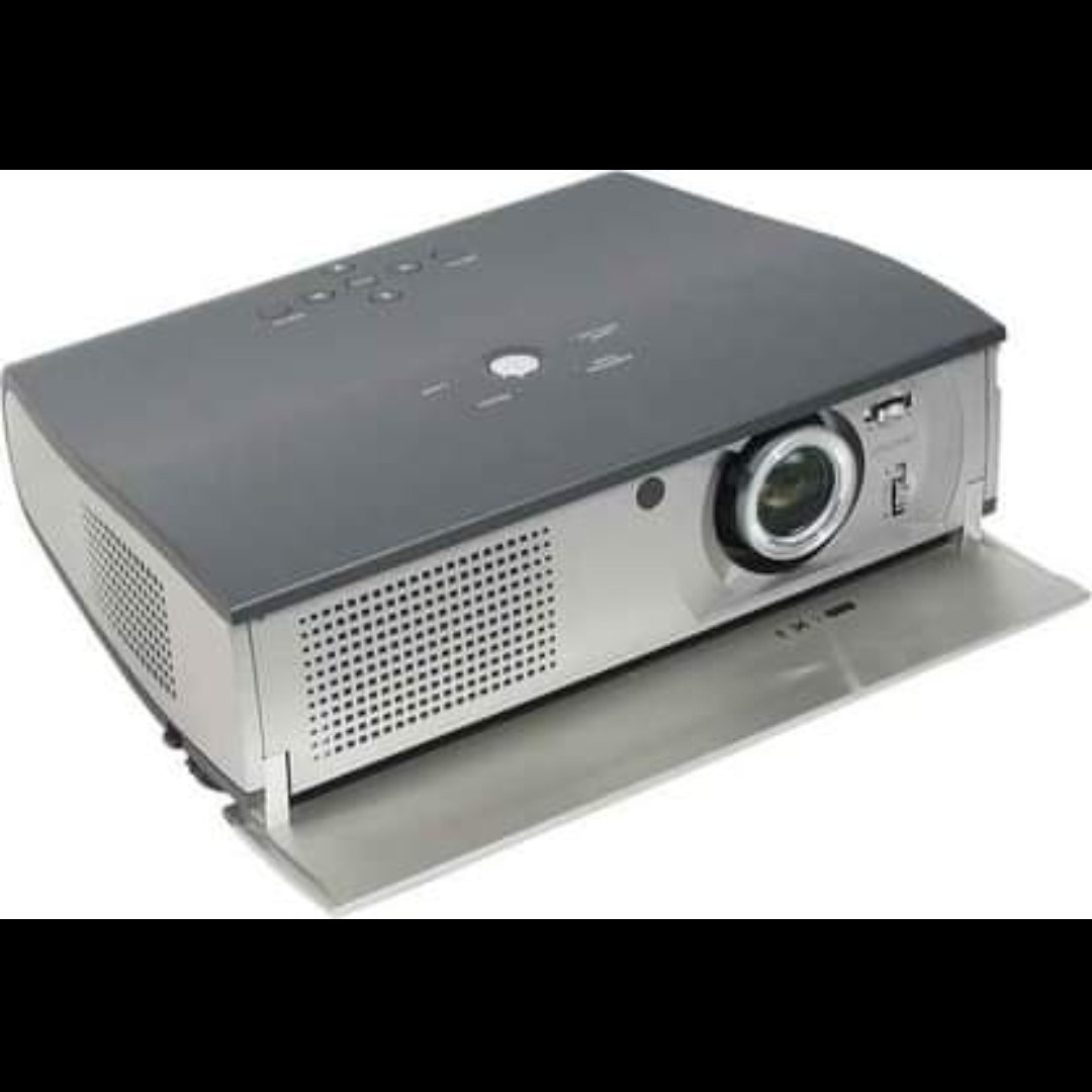 Sanyo PLV-Z1 Cinema Projector (immaculate condition) thumbnail