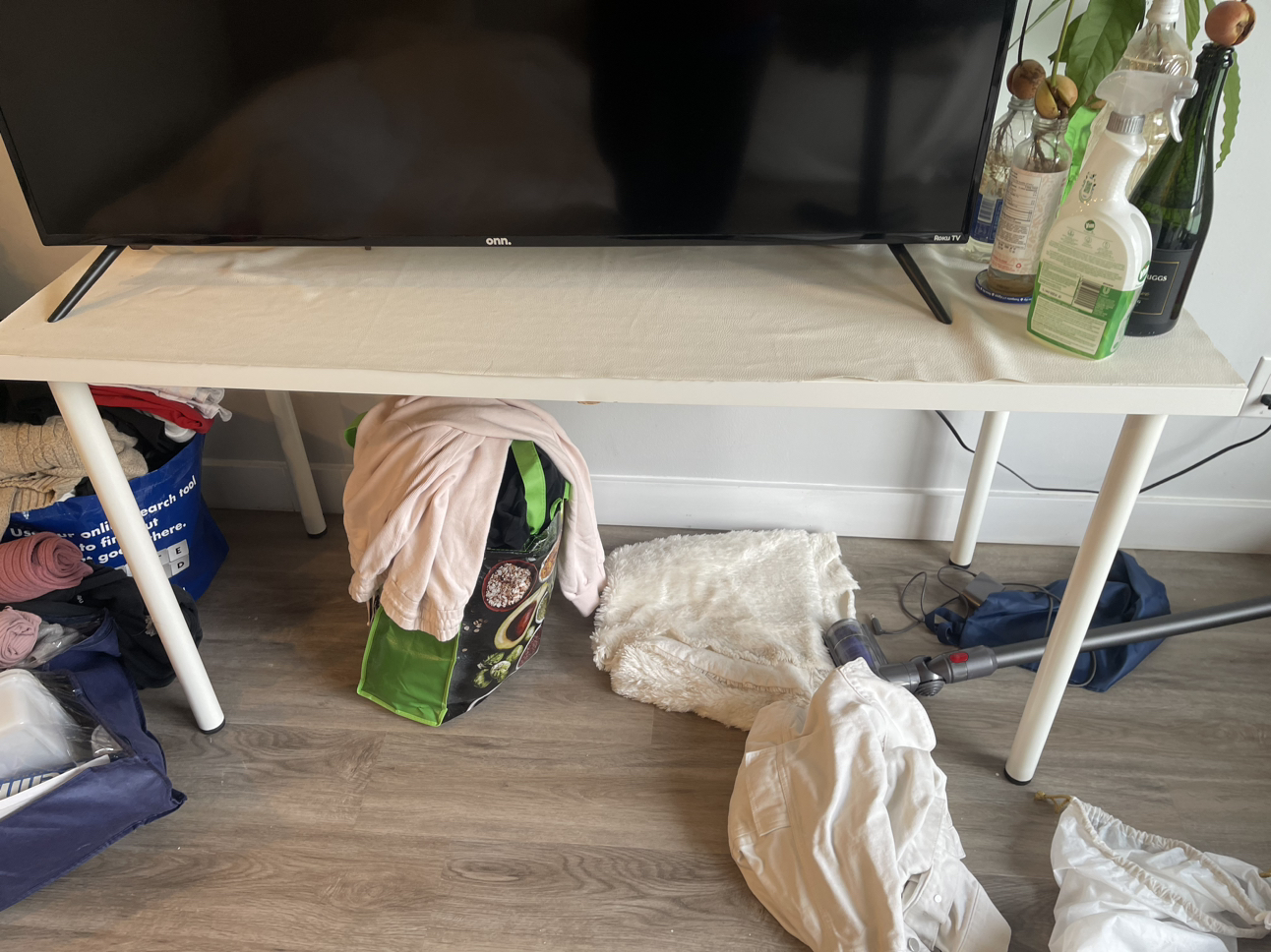 Move out sale Ikea table - photo 2