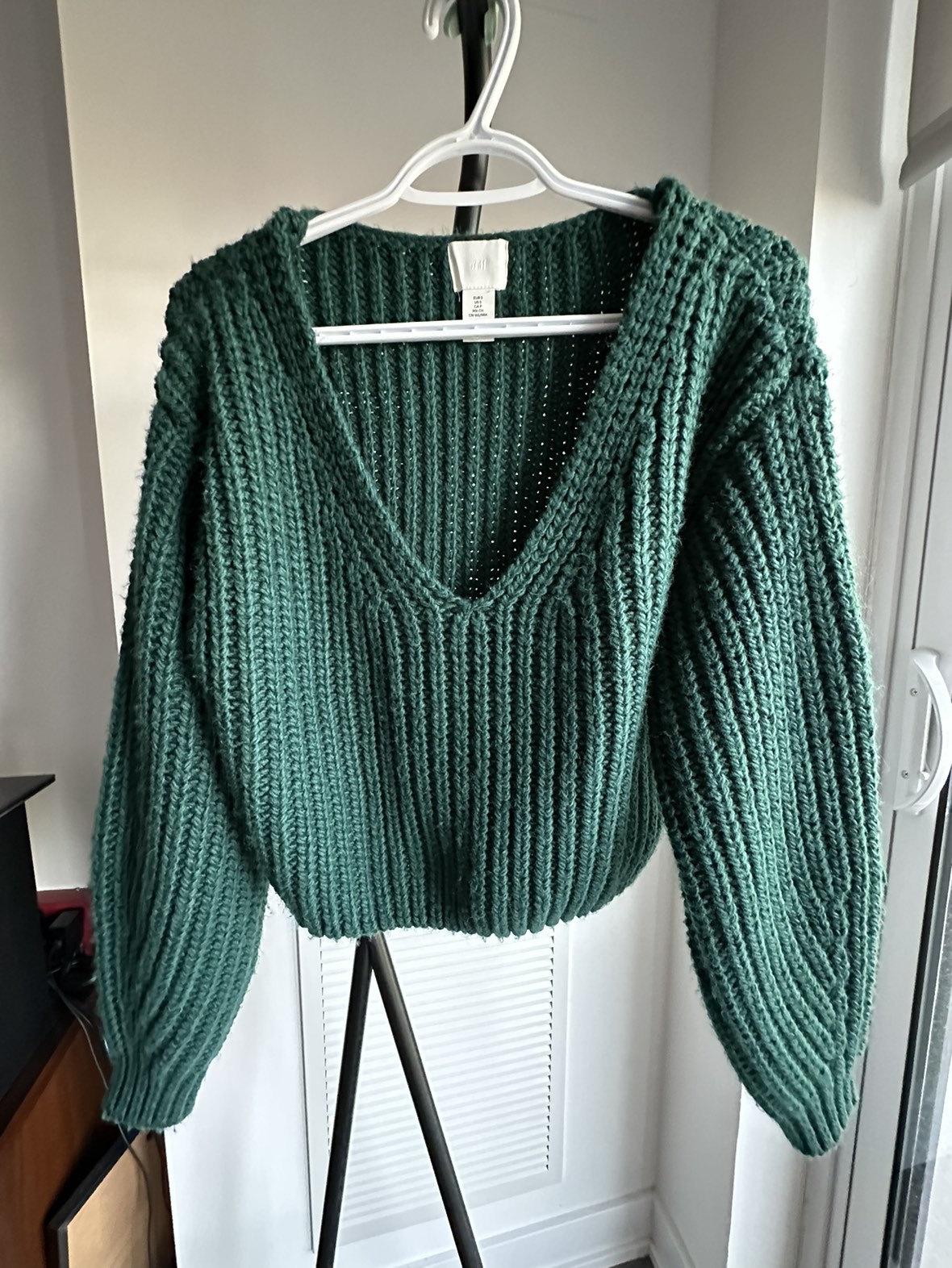 H&M Green Cropped Sweater thumbnail