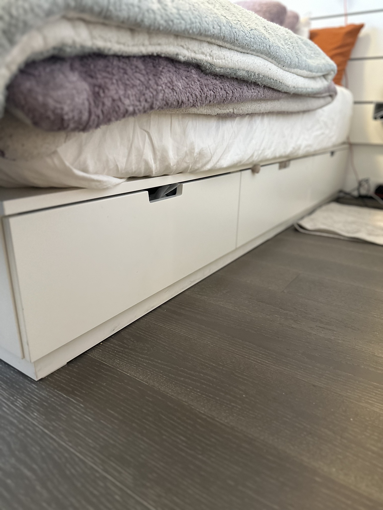 Moving Sale - NORDLI IKEA Bed with headboard and storage - white - photo 3