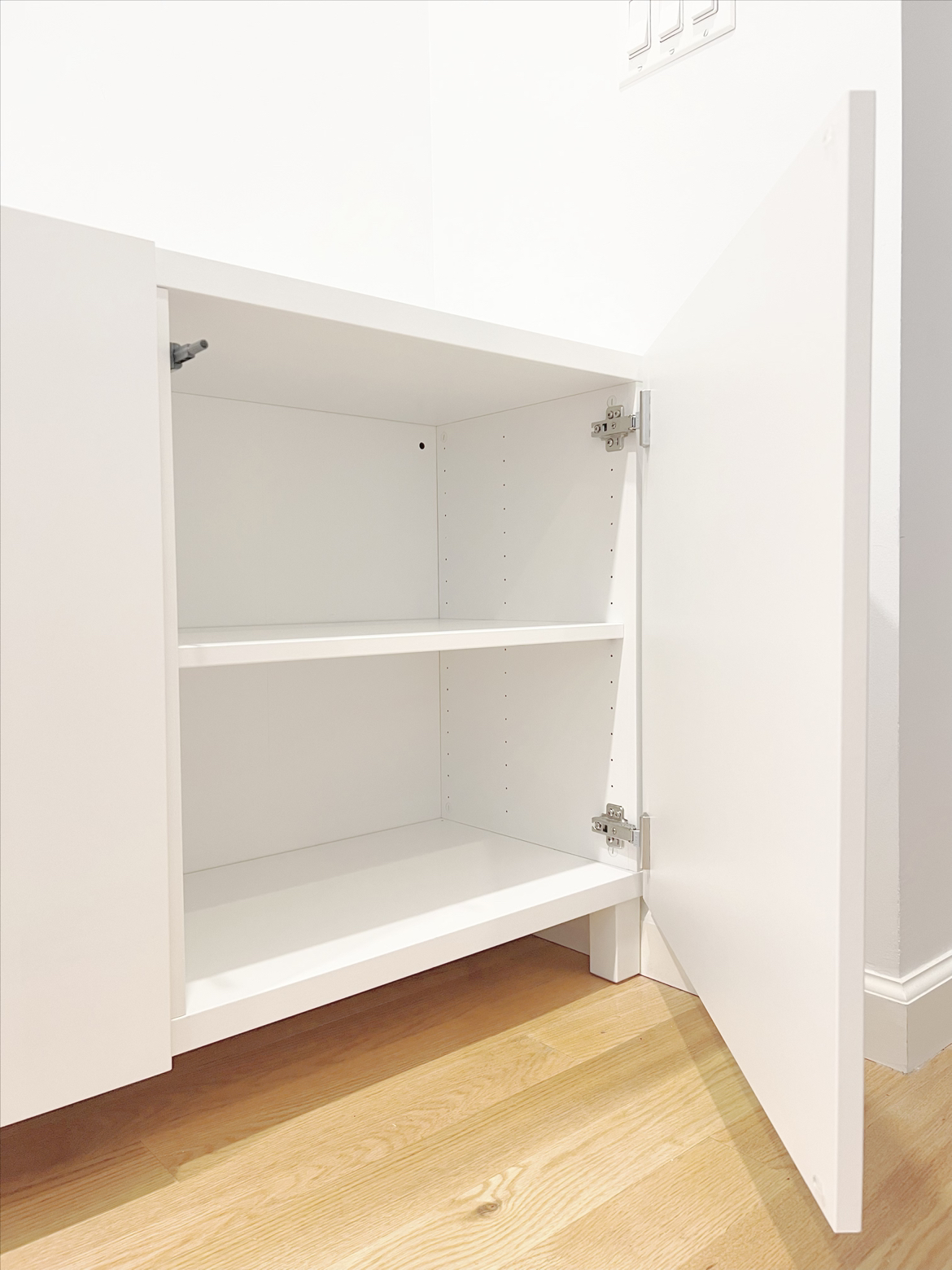 Ikea Besta storage unit, 4-doors - photo 5