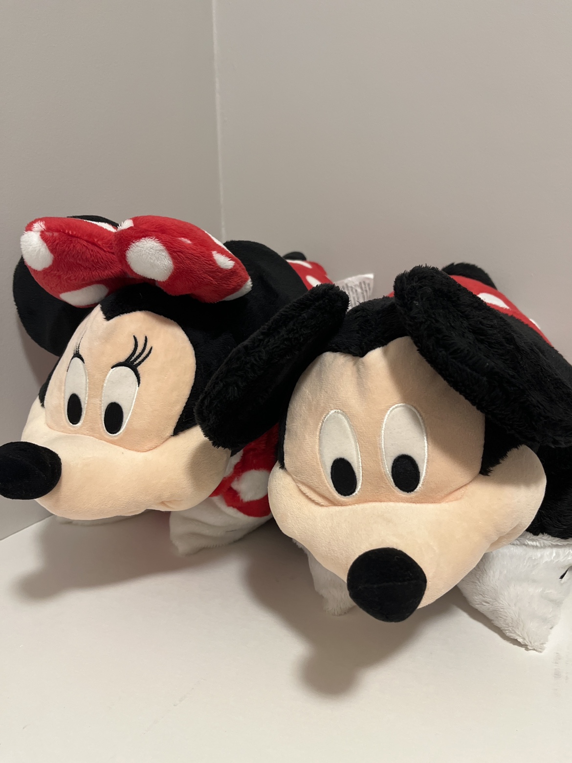 Disney’s Mickey & Minnie foldable cushion stuffed toy (set of 2) thumbnail