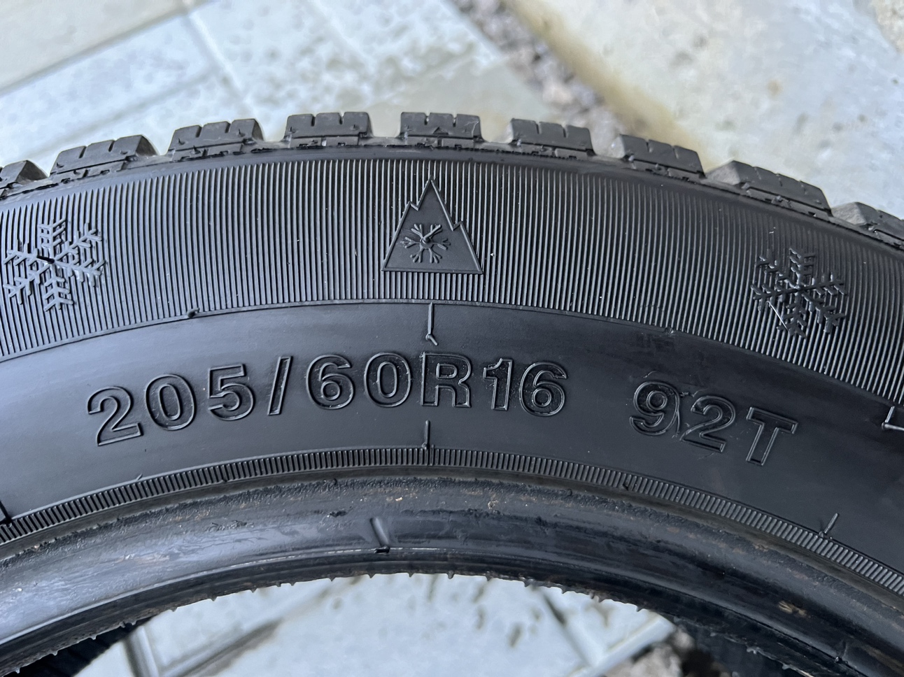 85% NEW WINTER TIRES (ESKAY) 205/60/R16 image indicator(4)