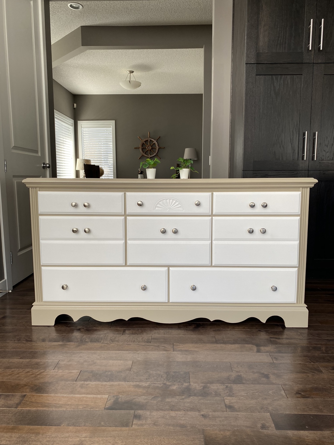 🏆 Elegant refurbished wide and deep drawers / dressers / chest thumbnail