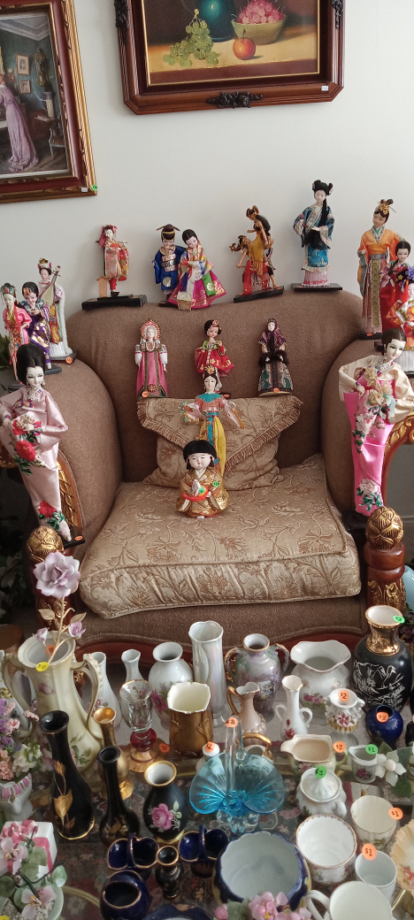 collectable, vintage, Japanese, Korean dolls image indicator(3)