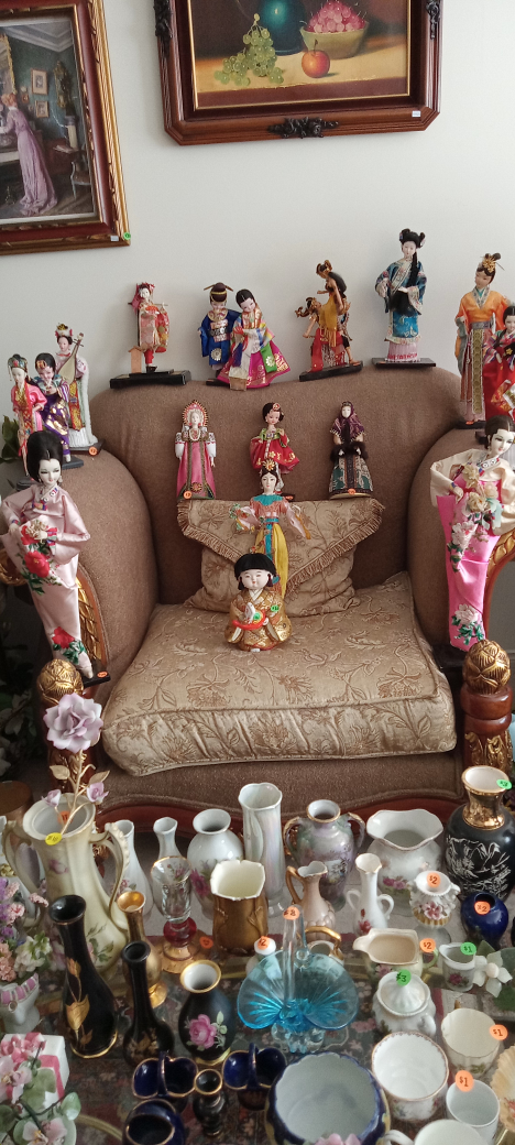 collectable, vintage, Japanese, Korean dolls image indicator(4)