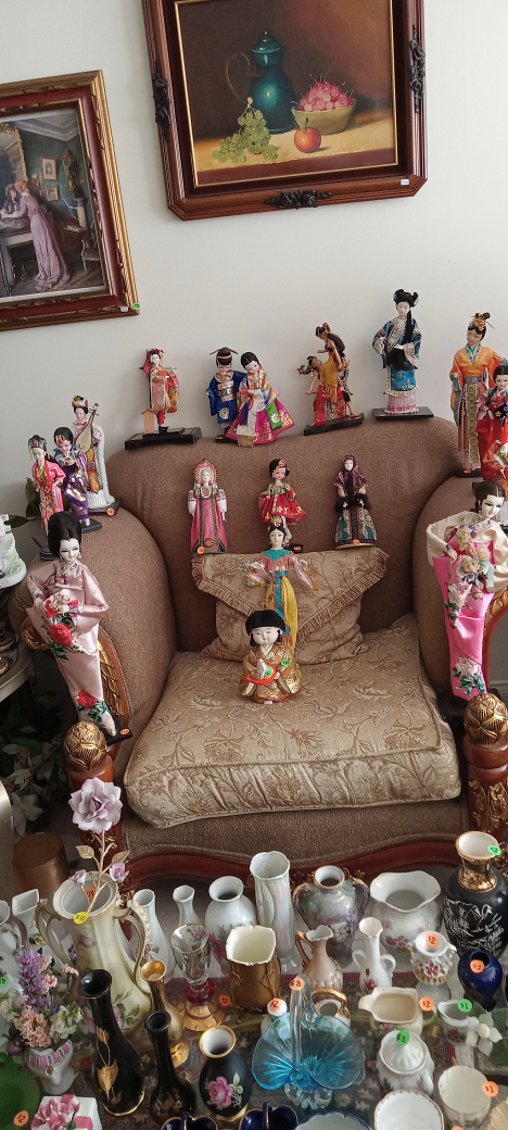 collectable, vintage, Japanese, Korean dolls image indicator(5)