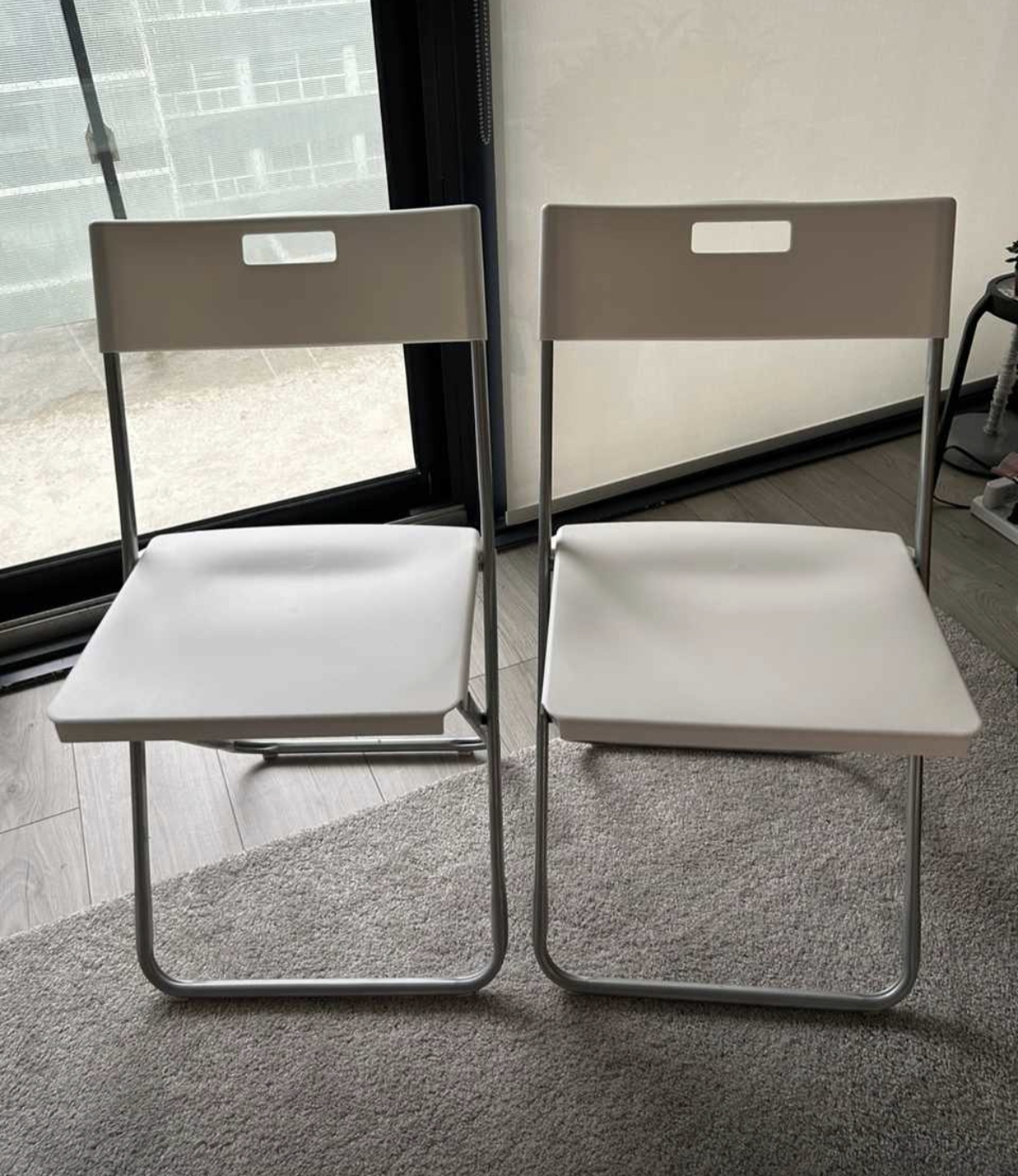 2 Chairs thumbnail