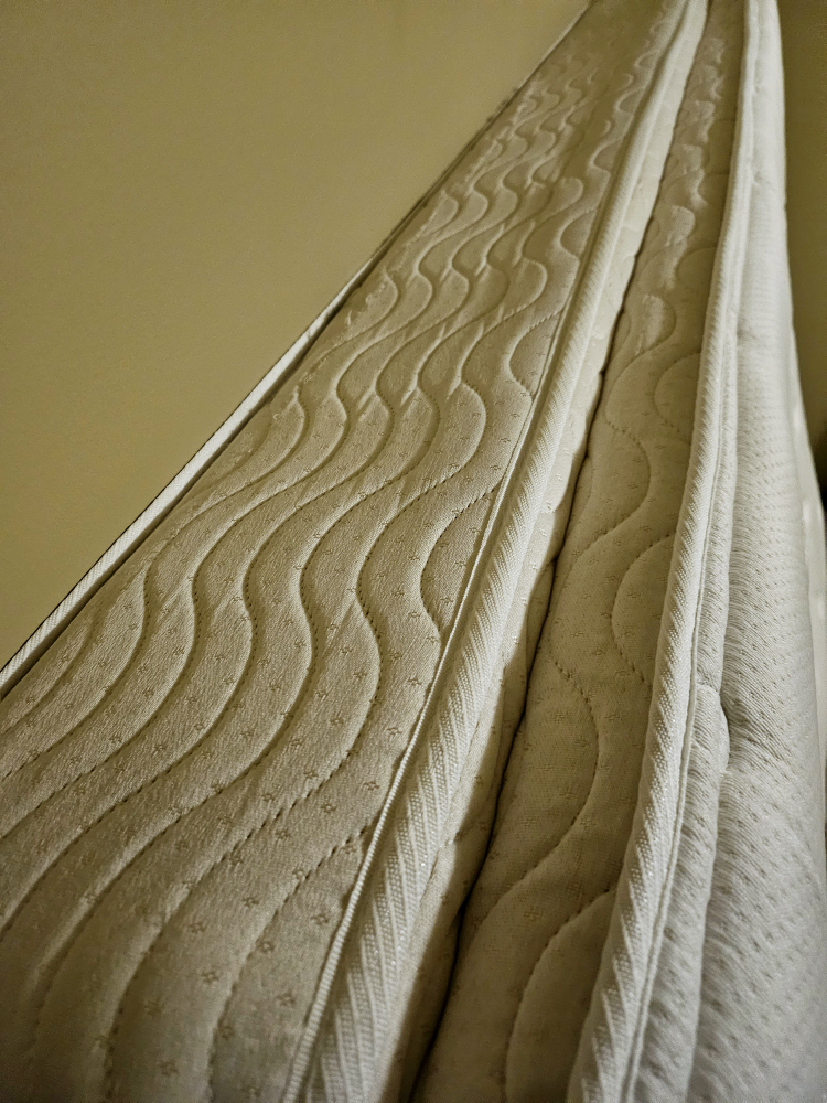 queen mattress by simmons image indicator(2)