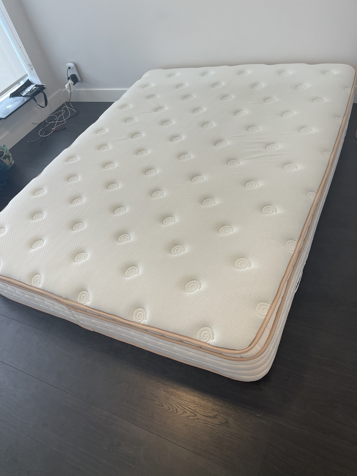 Free - Queen Size Mattress - photo 2