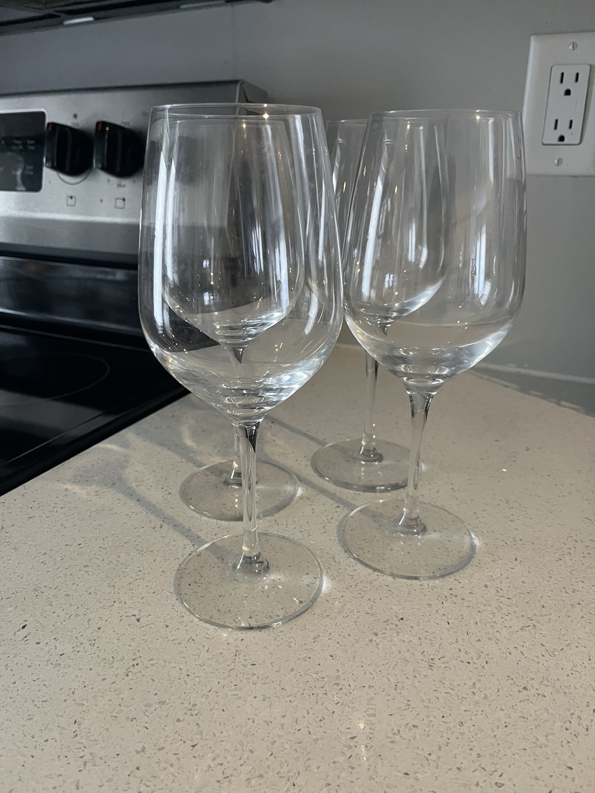 Four Glass Wine Set