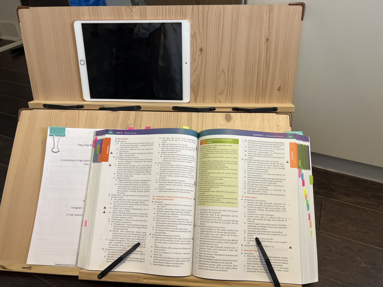 Books holder