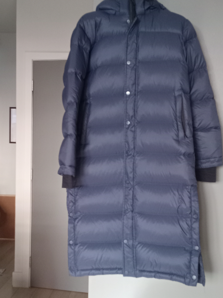 Aritzia coat clearout image indicator(2)