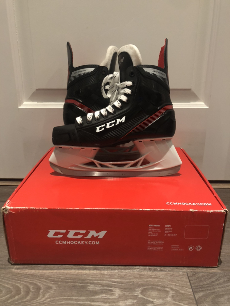 Great Condition CCM JetSpeed FT445 size 7 skates - photo 2