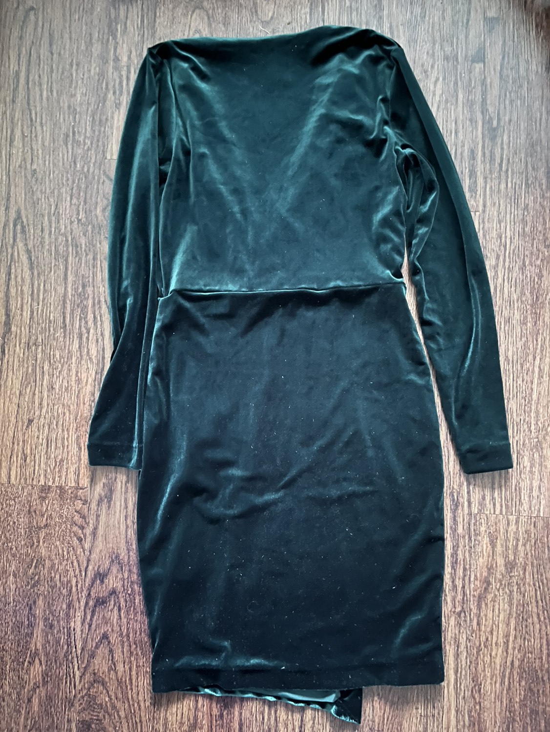 Green velvet dress image indicator(2)