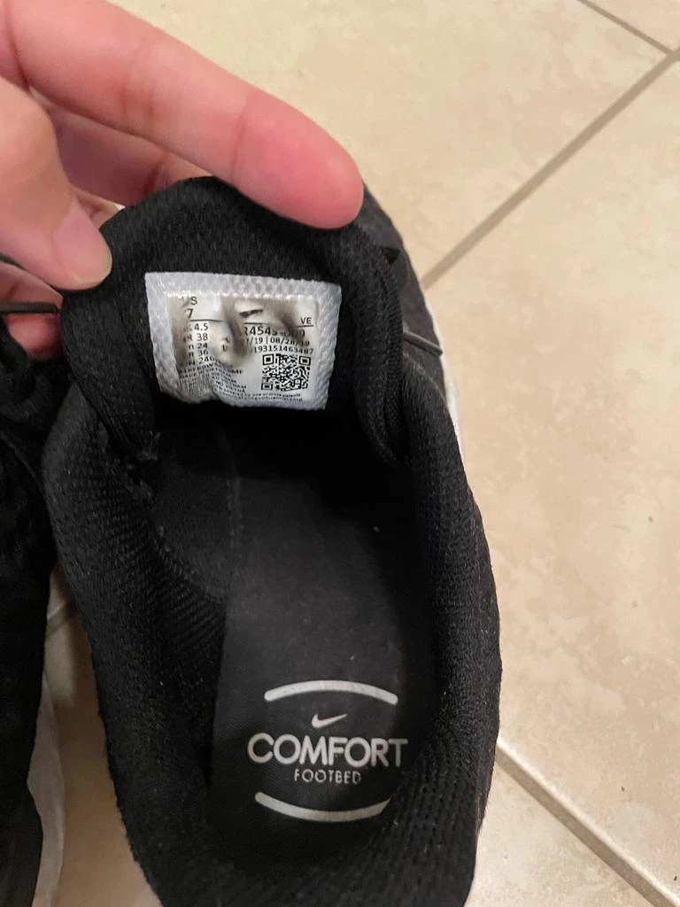 Women's black Nike rubber shoes 🦃 image indicator(2)