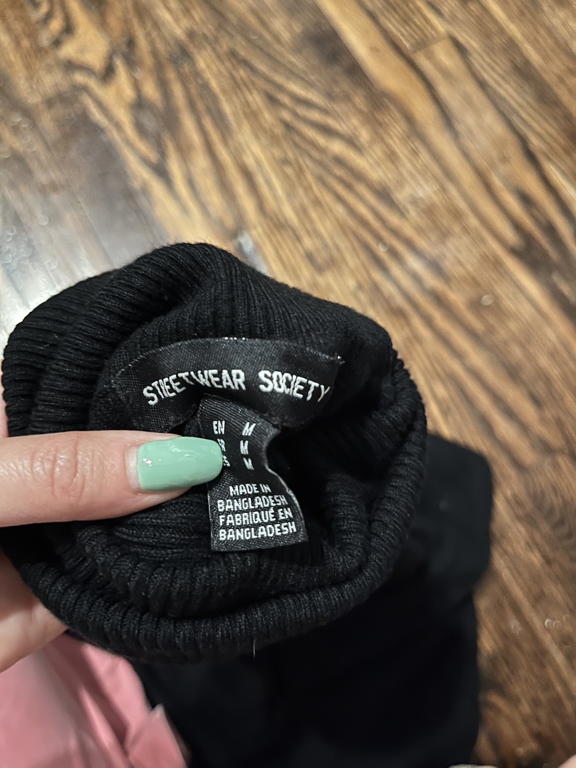 Black turtle neck image indicator(2)