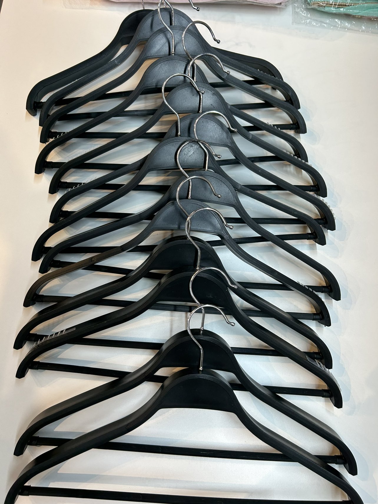 Twistable hanger