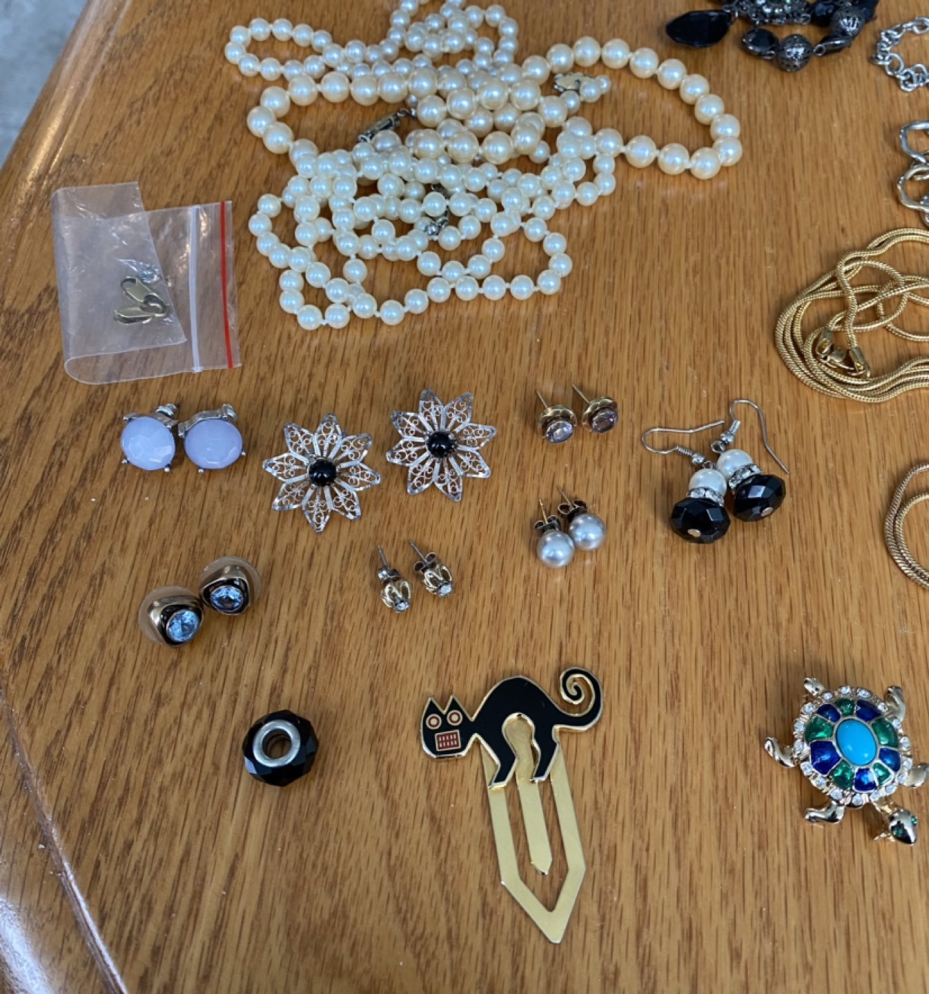 Jewelry, miscellaneous lot image indicator(2)