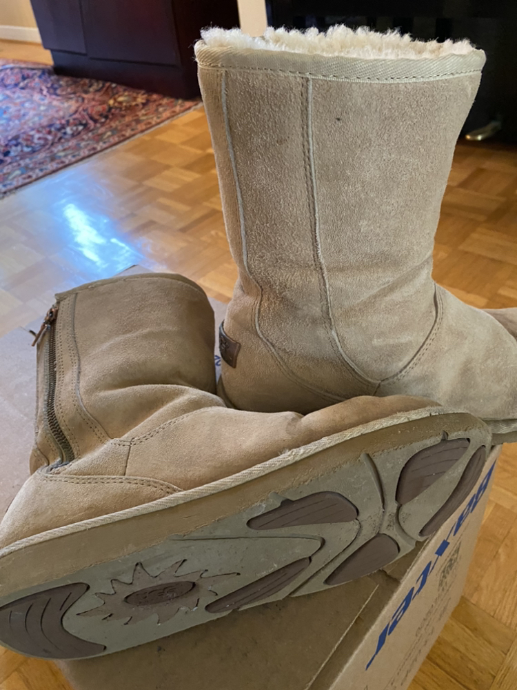 Various boots and shoes image indicator(2)