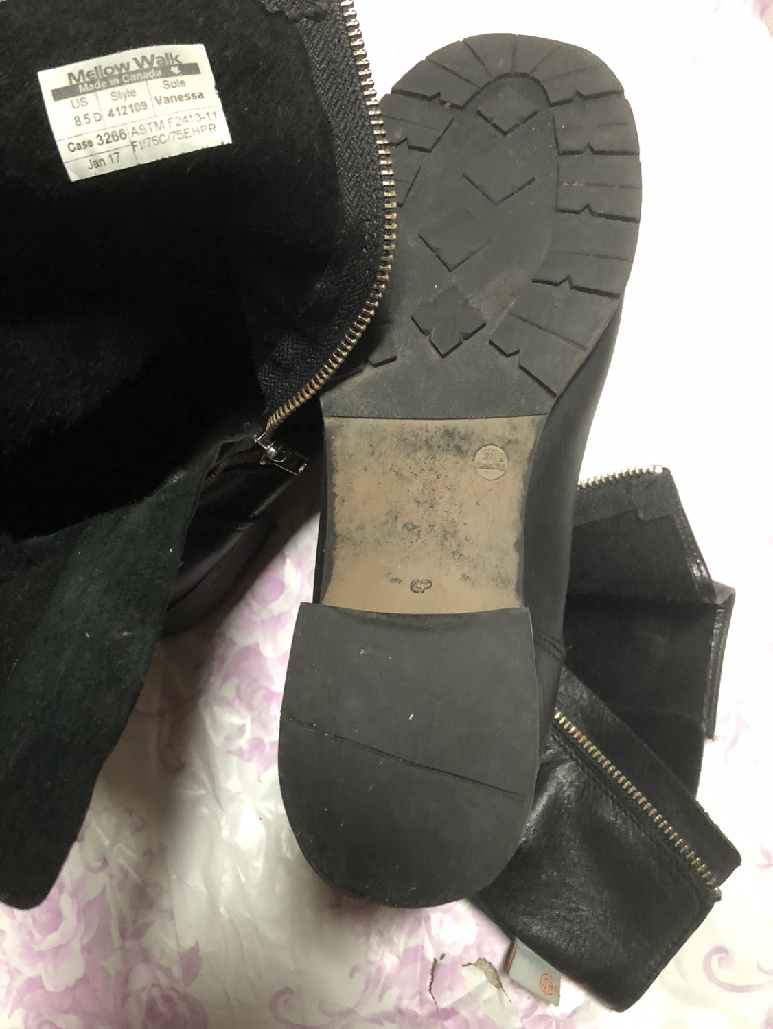 Women’s safety boots 🥾size 8.5🍂 image indicator(4)