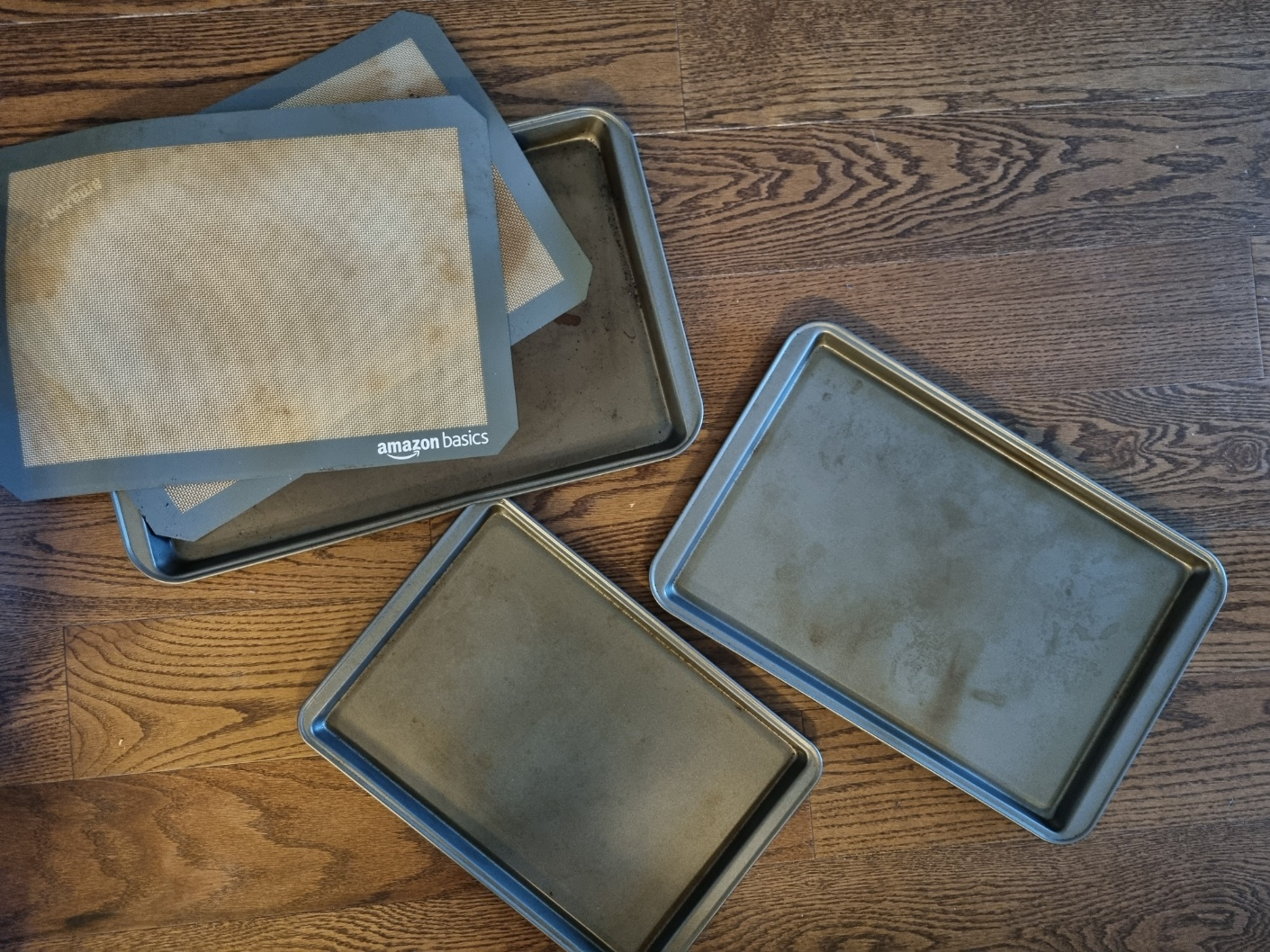 Amazon Basics Oven Trays and Reusable Sheets image indicator(2)