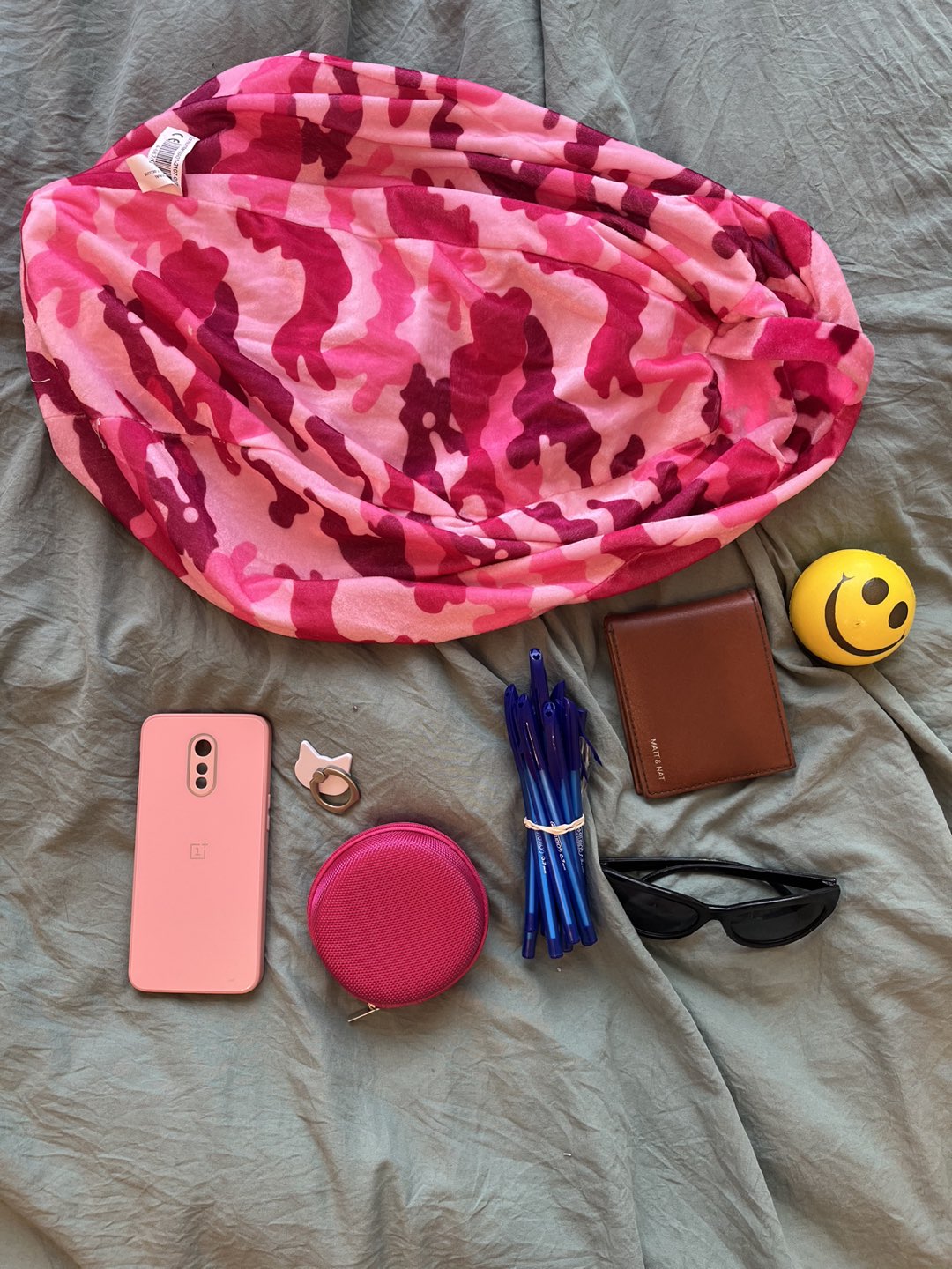 Free miscellaneous items, must take all. #freecycle thumbnail
