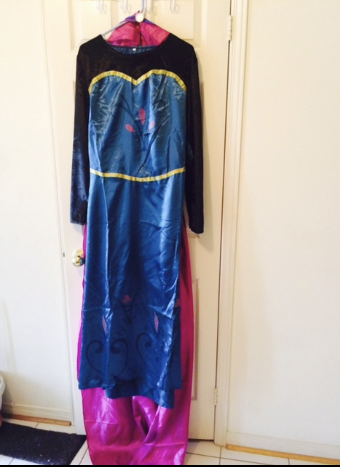 Snow Queen Anna costume image indicator(5)