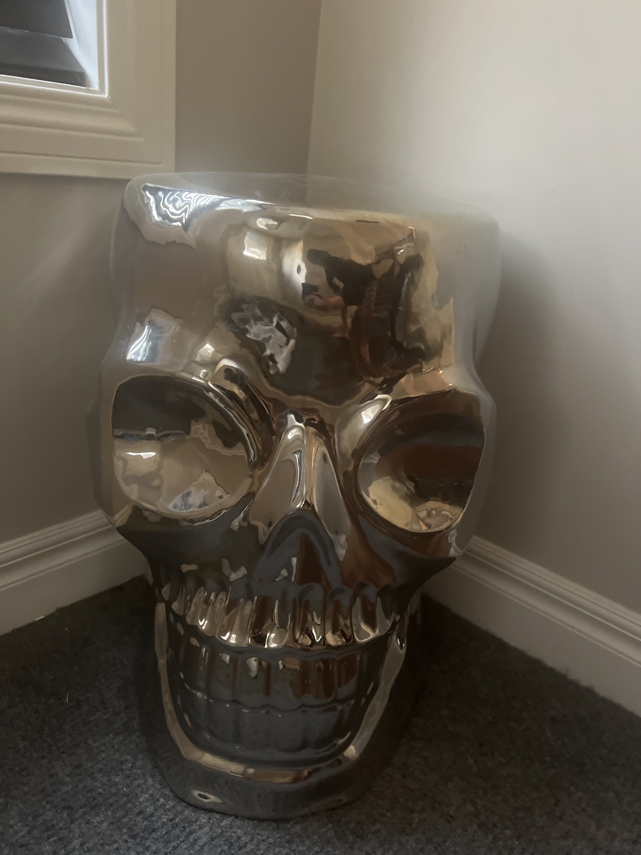 skull stand