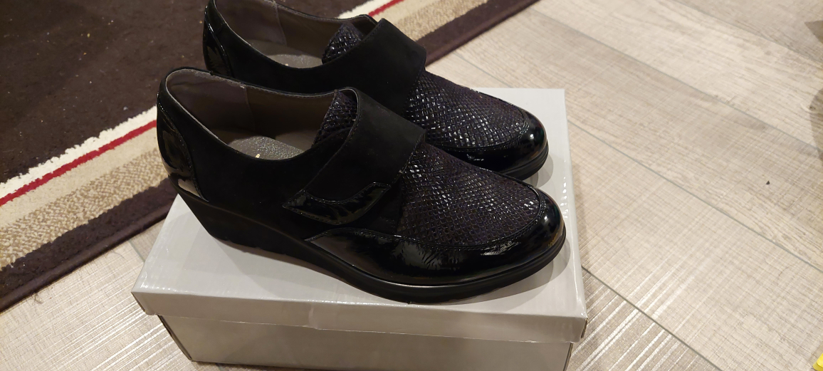 Women's wedge heel shoes size 41 - like new image indicator(2)