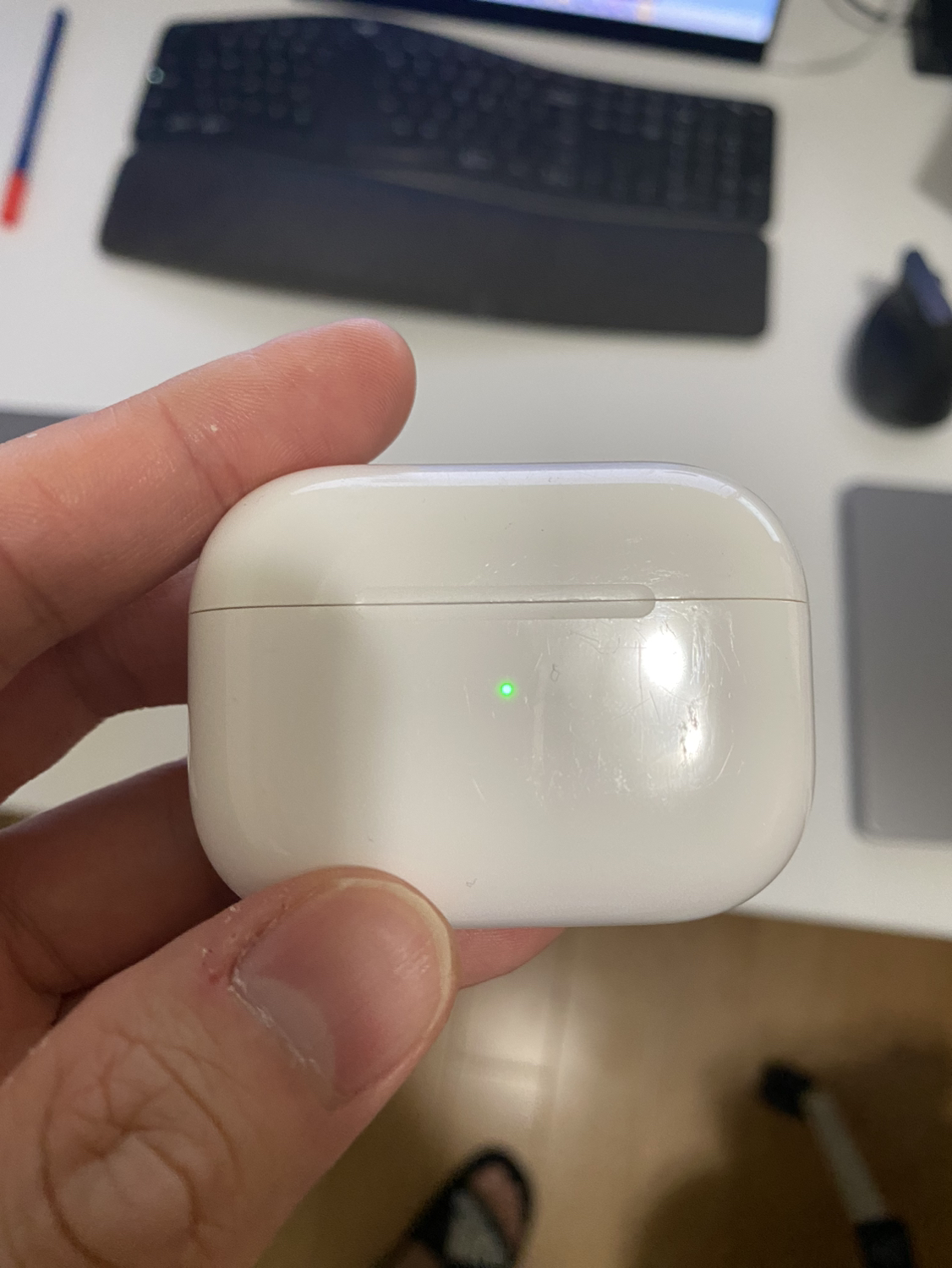 Apple airpods pro 1st gen - photo 2