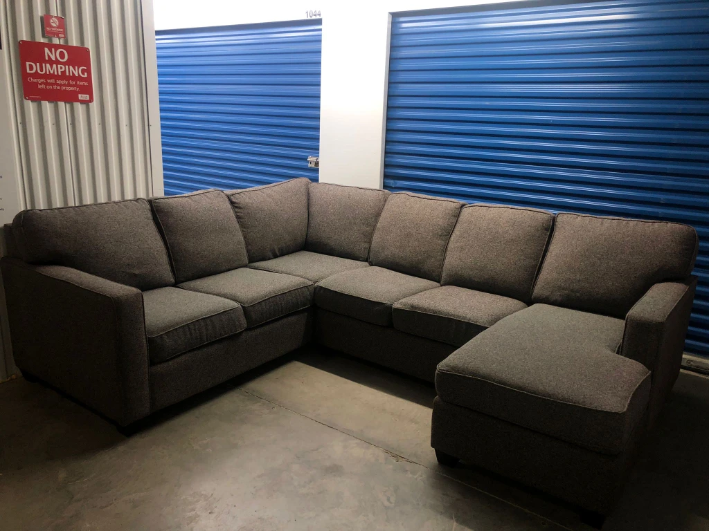 FREE DELIVERY 🚚💨 LIKE NEW 6 SEATER PEBBLE GREY SECTIONAL SOFA thumbnail