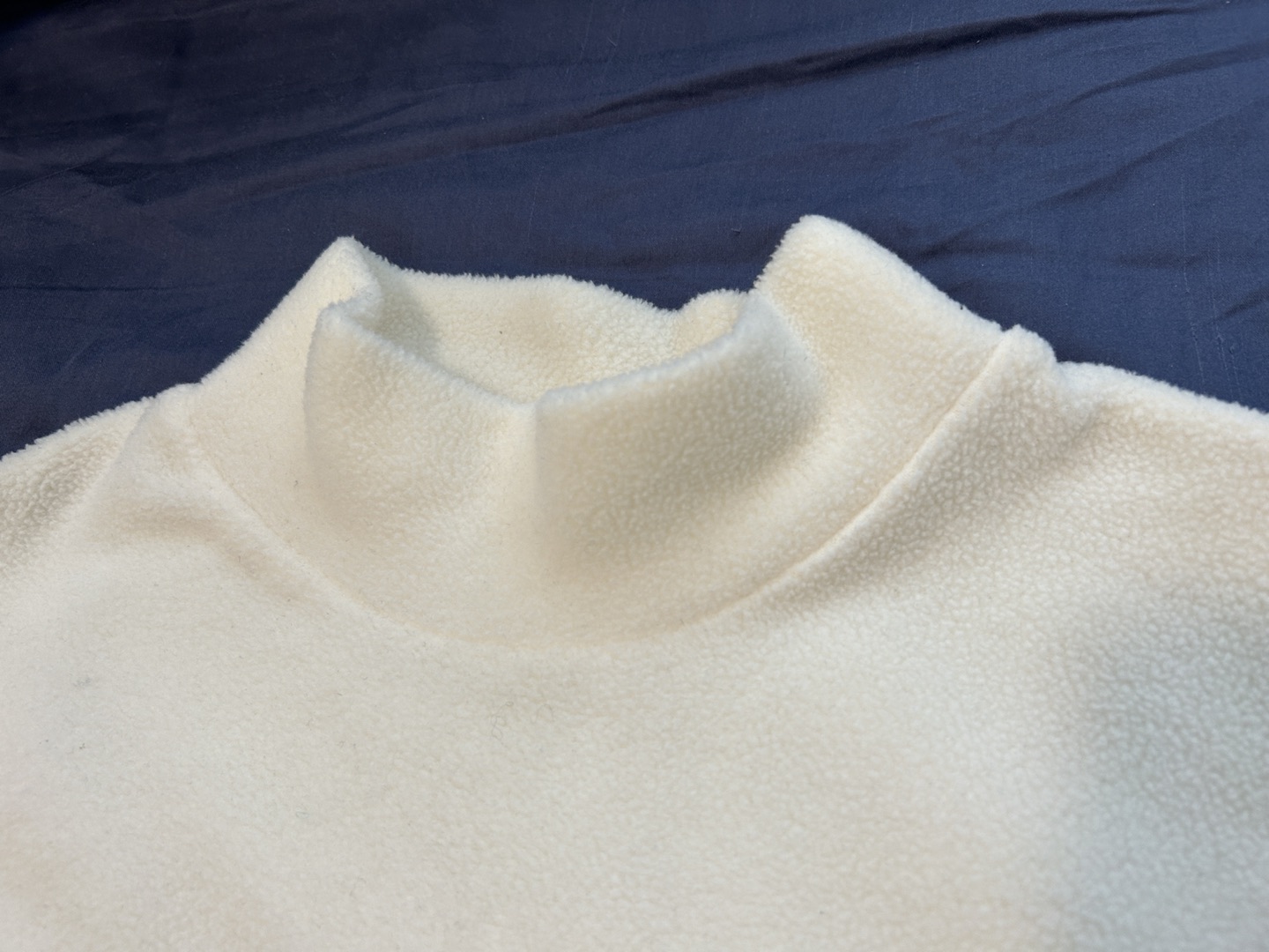 Fleece Sweashirt women’s image indicator(2)