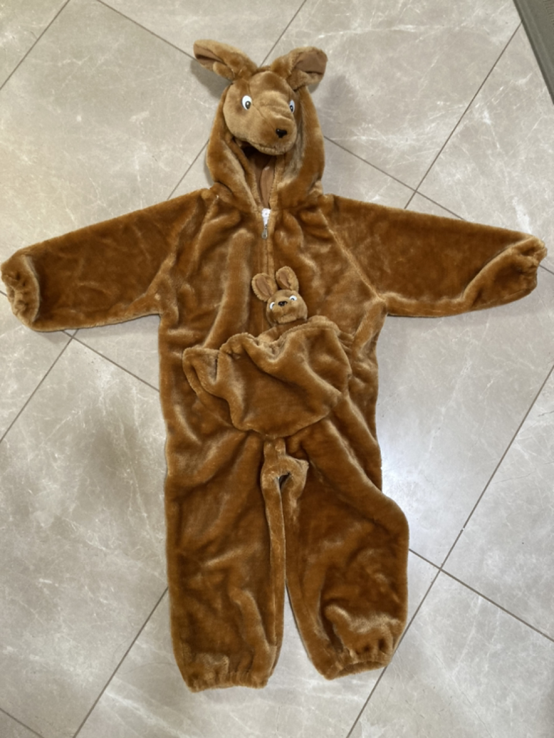 Kangaroo Costume size medium 🦃