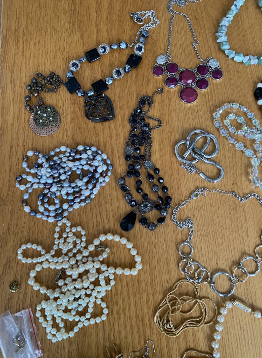 Jewelry, miscellaneous lot image indicator(3)