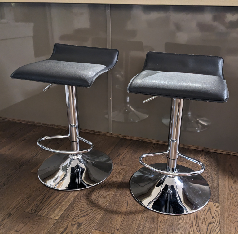 Black barstools with adjustable height thumbnail
