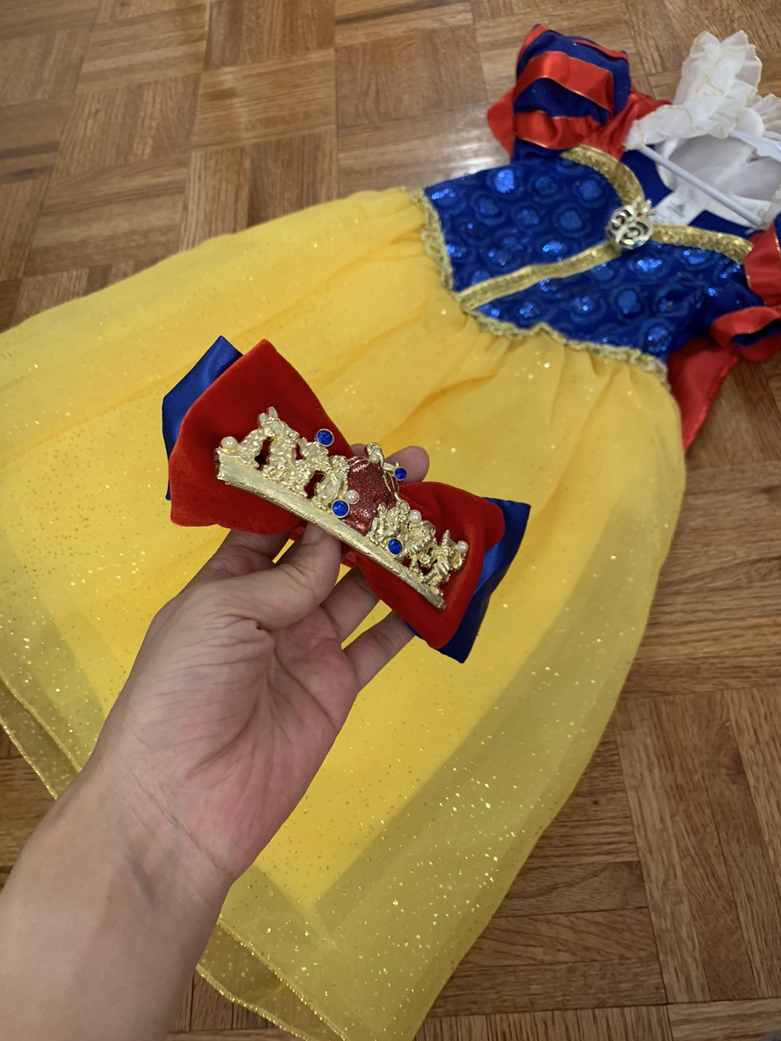 Halloween costume for girl 3.4ft / snow white dress