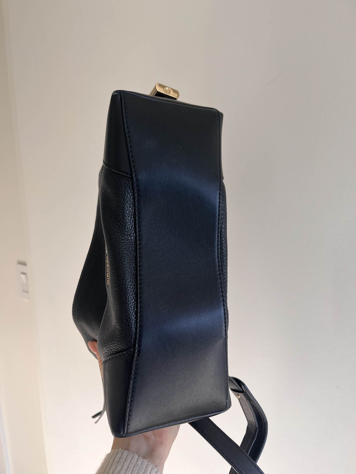 Michael Kors black leather cross body - photo 3