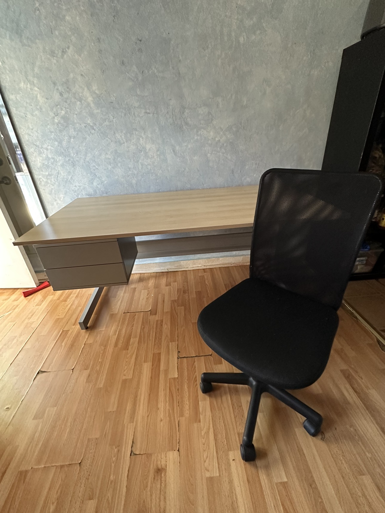 Table and chair - photo 4
