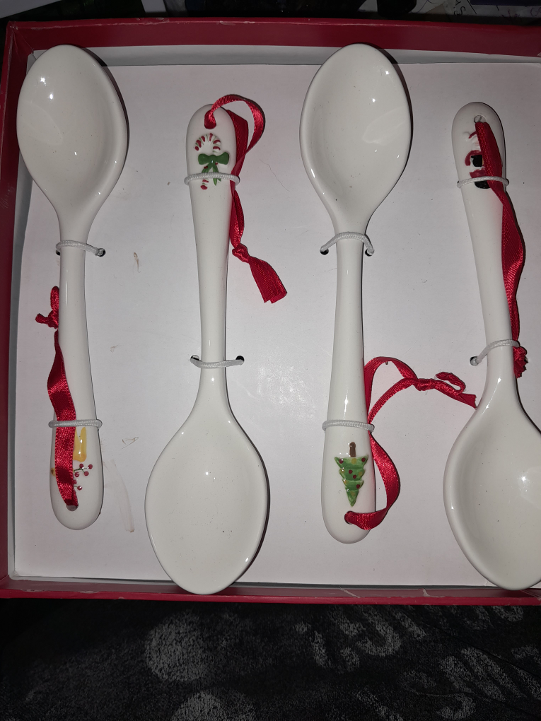 Set of 4 Christmas mugs image indicator(5)