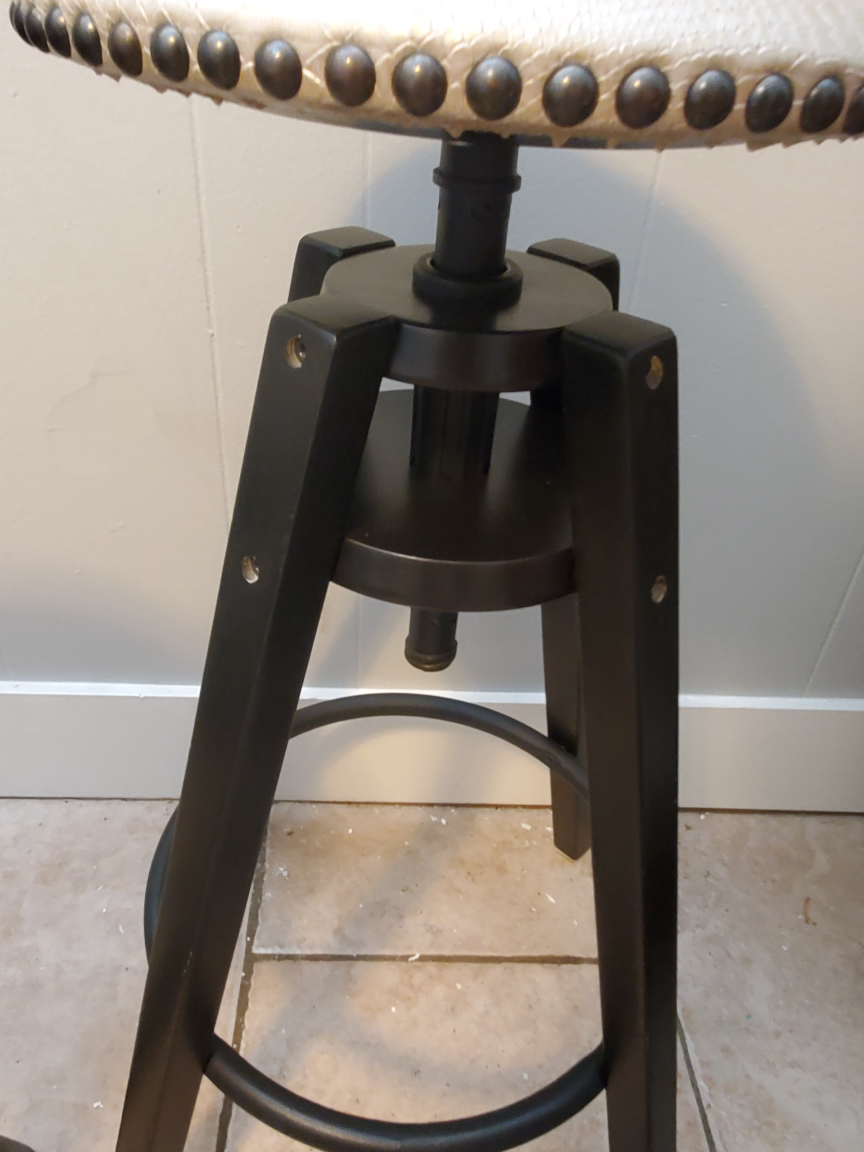 2 WOOD BAR STOOLS image indicator(4)