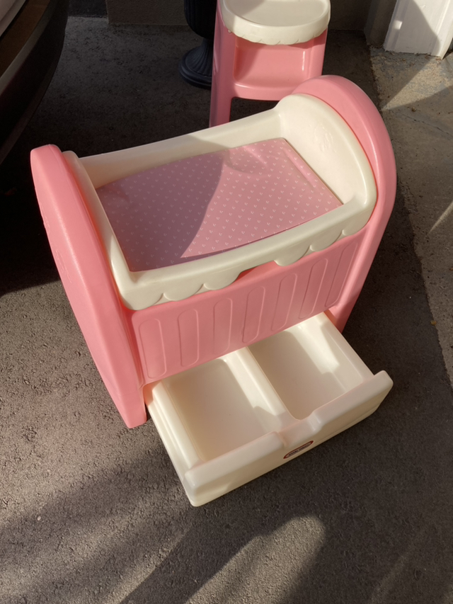 Little tikes doll furniture x2. $30 - photo 3