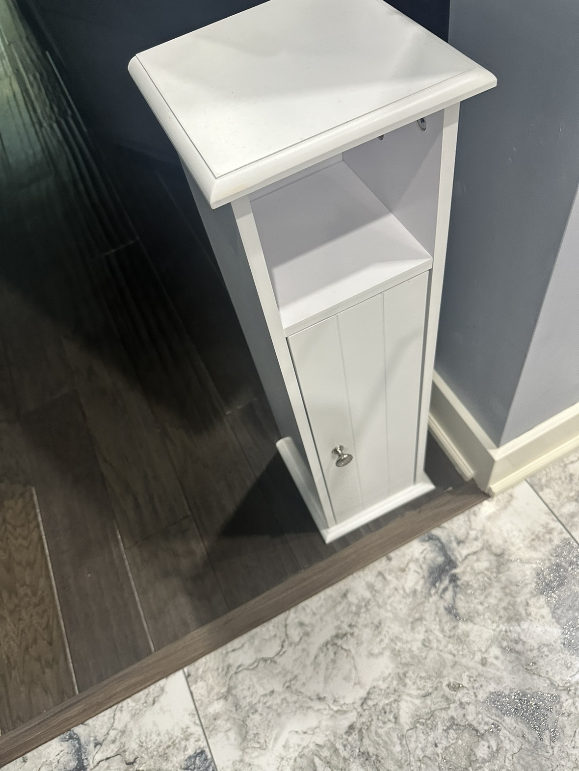 Small white little storage cabinet - photo 2