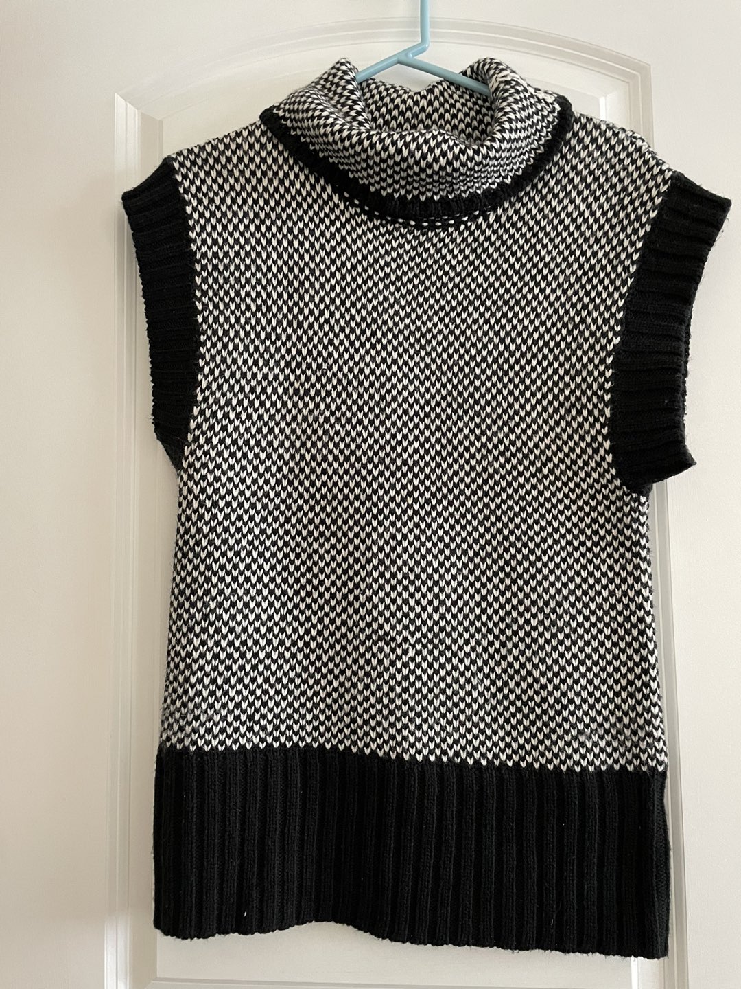 Women’s long sweater vest