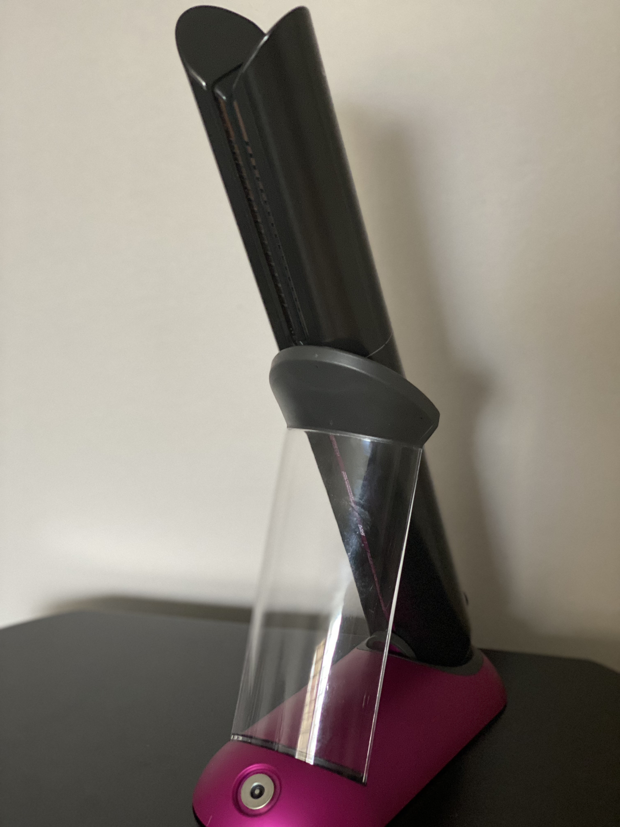 Beautiful Dyson Corrale Fuchsia straightener. image indicator(2)