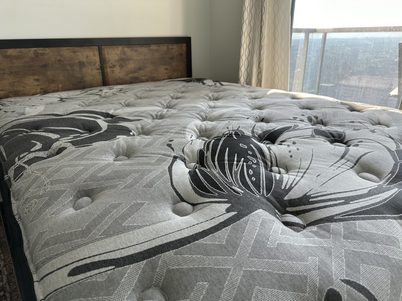 🛏️ **Sealy Posturepedic Queen Mattress - Like-New** 🛏️ - photo 5