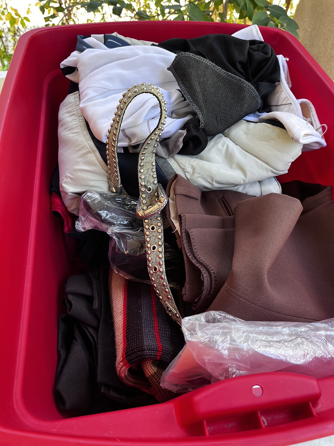🦃A tote of sorted women and children’s clothes - photo 2