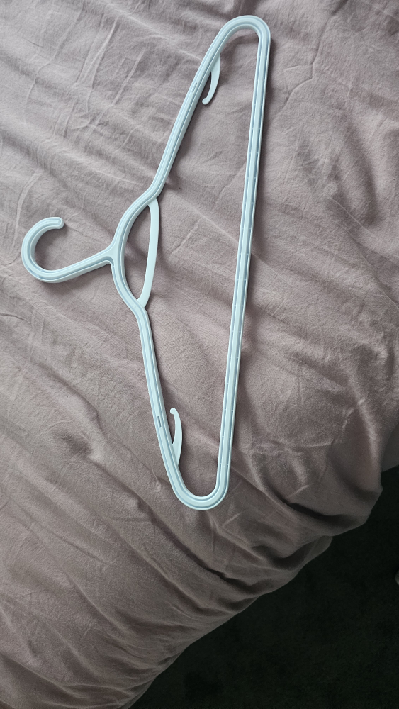 40 white hangers thumbnail